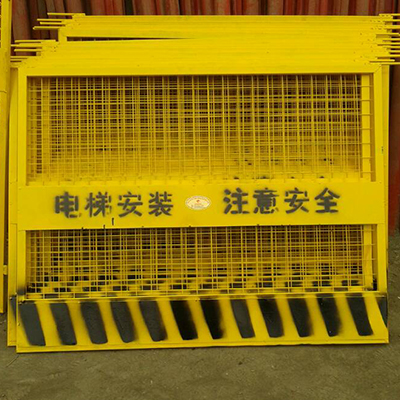 施工电梯井口防护网案例