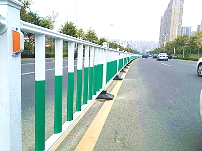 都会交通护栏图片2